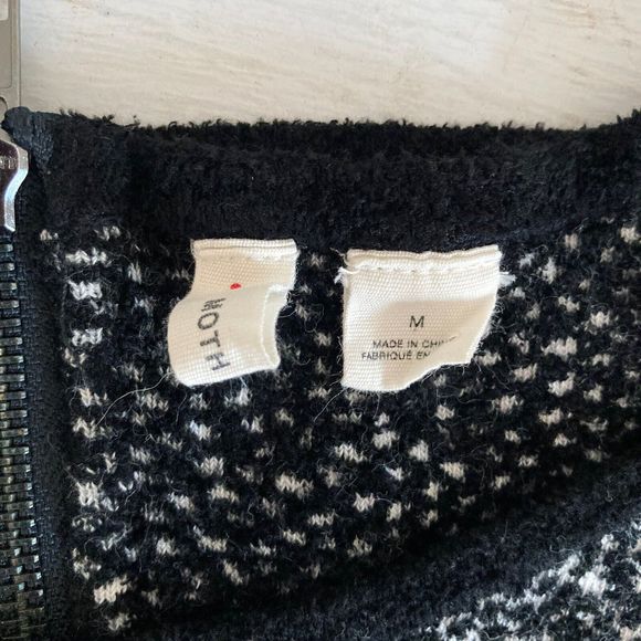 Anthropologie Moth Lana Pullover Sweater Size Medium Black Back Zip 3/4 Sleeve - Picture 9 of 9